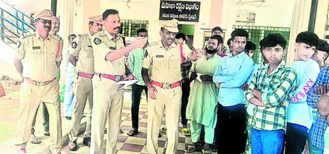 నలుగురు గంజాయి విక్రేతలకు రిమాండ్‌ 