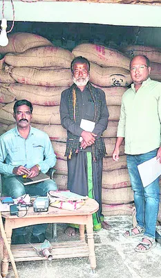 రేషన్‌ దుకాణాల తనిఖీ