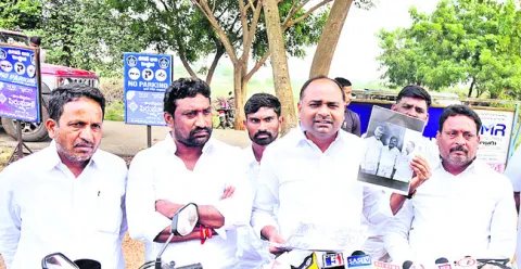 పిన్నెల్లి సోదరులకు జైల్లోనూ వేధింపులు 