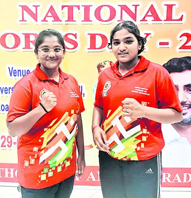 జాతీయ స్థాయి బాక్సింగ్‌ పోటీలకుఇద్దరు ఎంపిక 