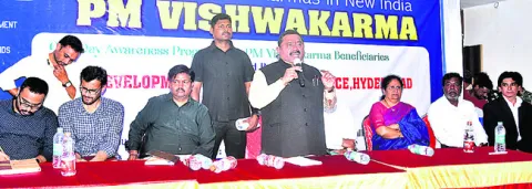 పారిశ్రామికవేత్తలుగా ఎదగాలి 