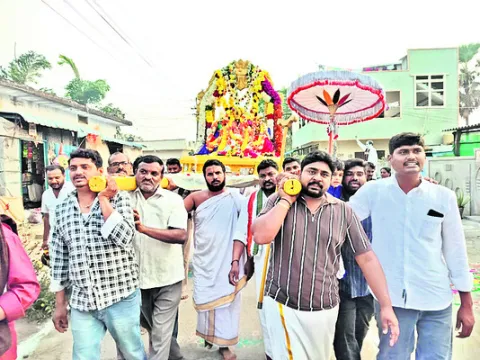 భద్రాద్రి రామయ్యకుఘనంగా రాపత్తు సేవ
