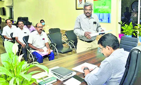 పరిశ్రమలకు అనుమతుల్లో జాప్యం వద్దు