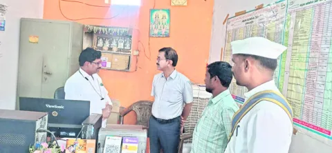 మీ సేవా కేంద్రాల్లో అధిక చార్జీలు వసూలు చేయొద్దు 