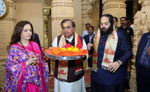 Mukesh Ambani Family At Somnath Temple and Donating Rs 5 Crore2