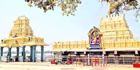 టికెట్ల జారీలో ఆగని అవినీతి !