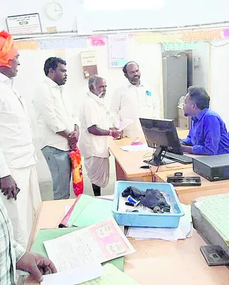 సబ్‌ రిజిస్ట్రార్‌కు బెదిరింపులు