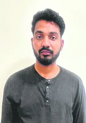 సైబర్‌ క్రైం అధికారినంటూ మోసం 