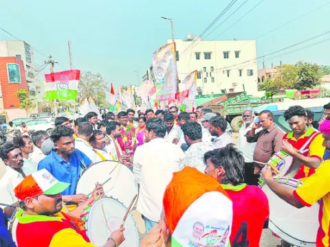 ఇటు నామినేషన్లు.. అటు పొత్తు చర్చలు 