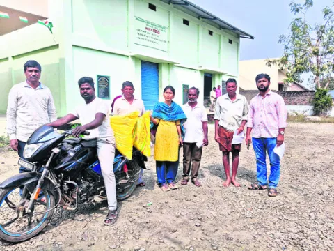 ఇకపై బుక్‌ చేస్తేనే యూరియా