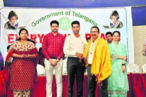 విద్యార్థుల్లో పఠనా సామర్థ్యం పెరగాలి