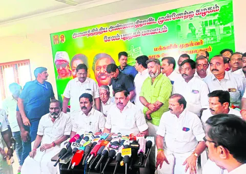 పన్నీరుకు చోటు లేదు