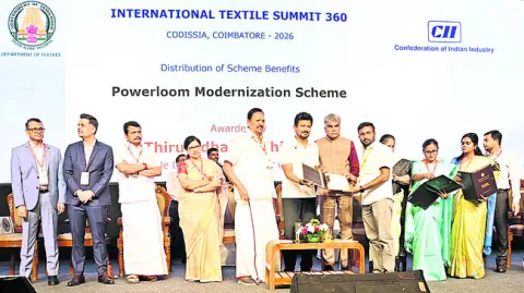 చేనేత రంగంలోకి రూ. 912 కోట్లు 