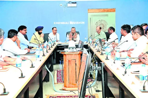 రైల్వే భద్రతపై సమీక్ష 
