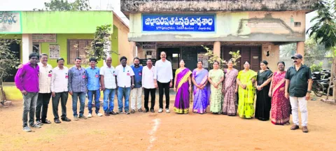 ఉద్యోగుల హామీలు నెరవేర్చాలి 