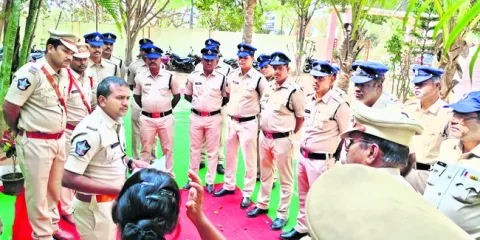 అసాంఘిక శక్తులపై ఉక్కుపాదం మోపండి 