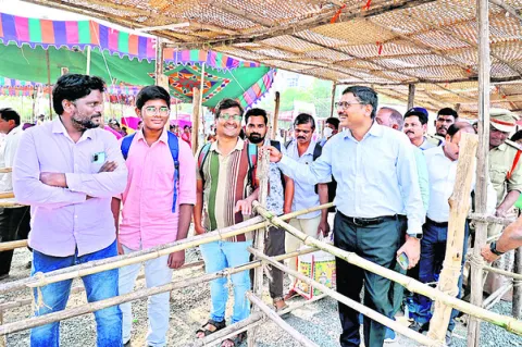 భక్తులకు బస్సులు అందుబాటులో ఉంచాలి