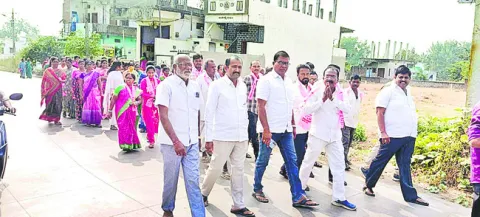 పుర పోరు.. నామినేషన్ల జోరు 