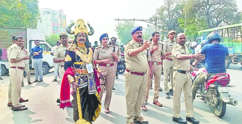 ‘హెల్మెట్‌ లేకపోతే.. యమపురికే’ 