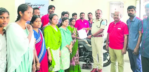 షోరూంలోనే వాహన రిజిస్ట్రేషన్‌ 