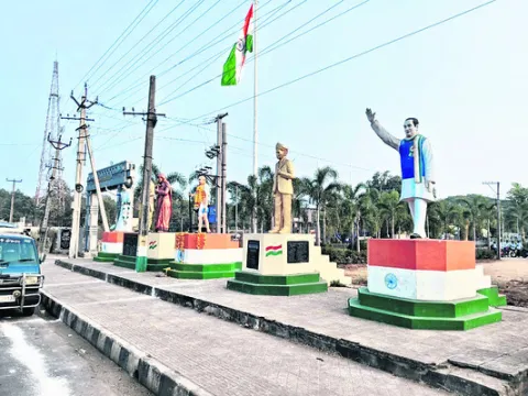 స్టాచ్యూ సెంటర్‌ !