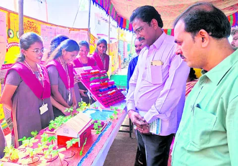 రైతుల ఆర్థికాభివృద్ధికి తోడ్పాటునందించాలి