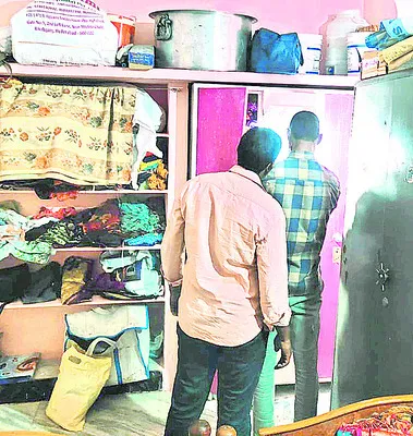 బంగారు ఆభరణాల చోరీ