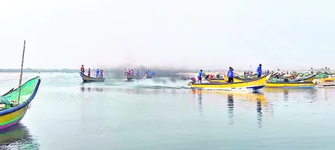 పడవల పోటీల విజేతలకు నిరాశ