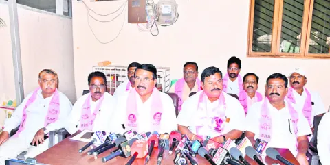 కాంగ్రెస్‌పై తిరుగుబాటు మొదలైంది 