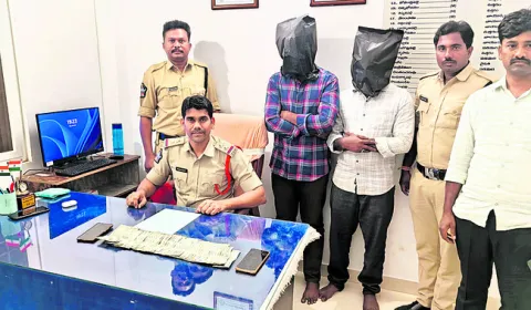 క్రికెట్‌ బెట్టింగ్‌ నిందితుల అరెస్ట్‌ 