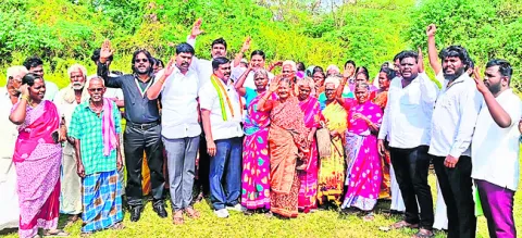 కాంగ్రెస్‌ శ్రేణుల ధర్నా 