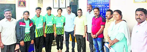 ఆలిండియా సాఫ్ట్‌బాల్‌ పోటీలకు నలుగురు ఎంపిక 