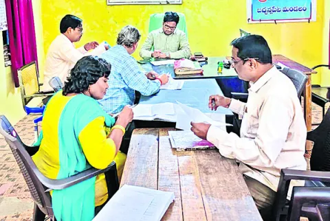 భూముల రీ సర్వే
