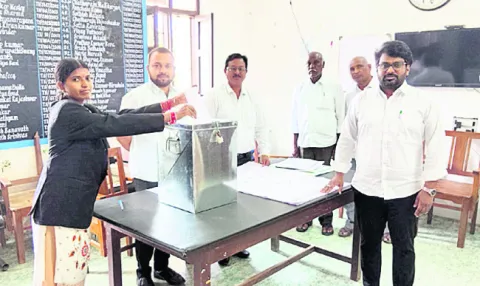 బార్‌ అసోసియేషన్‌ ఎన్నికలు ప్రశాంతం
