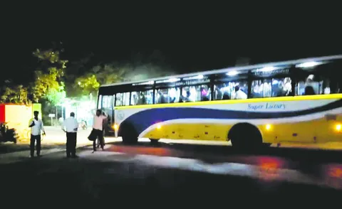 ఆర్టీసీ బస్సులో పొగలు.. 