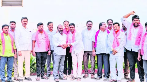 బీఆర్‌ఎస్‌లోకి యువత
