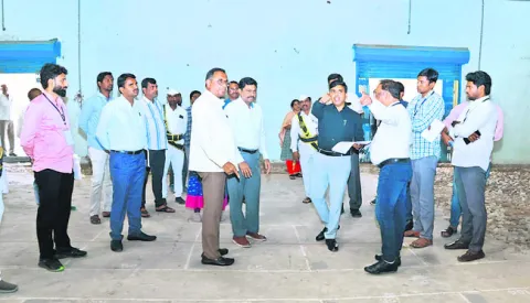 ఓట్ల లెక్కింపునకు అనువైన కేంద్రాన్ని చూడాలి