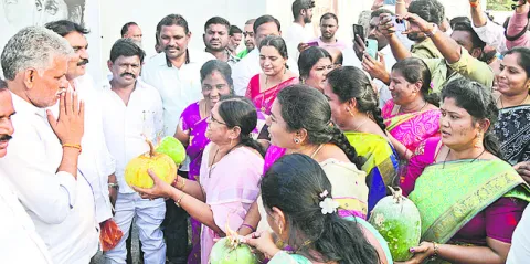 ఐక్యంగా ముందుకు.. 