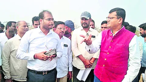 ఆక్రమణలు జరుగుతుంటే ఏం చేస్తున్నారు? 