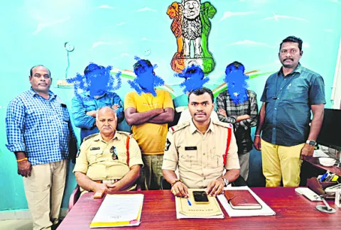 ద్విచక్ర వాహన దొంగల అరెస్ట్‌ 