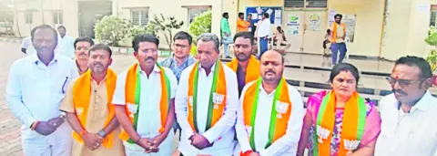 కాషాయ జెండా ఎగురవేస్తాం 