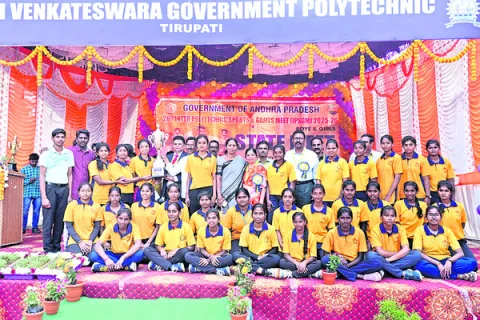 ఓవరాల్‌ చాంపియన్స్‌గా విశాఖ, కృష్ణా 