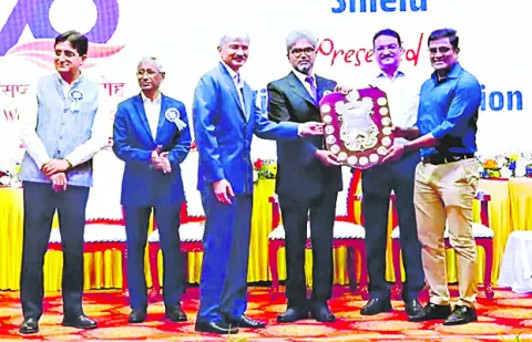 ఉద్యోగులే రైల్వే డివిజన్‌కు నిజమైన బలం