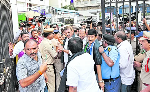 Attack on YSRCP corporators leaves several seriously injured