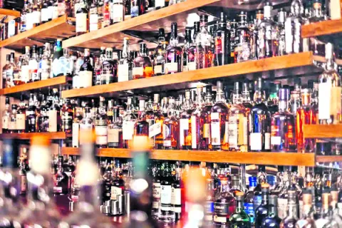 కొత్తగా 52 బార్‌ లైసెన్స్‌లకు నోటిఫికేషన్‌