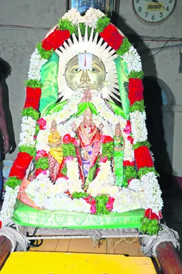 సూర్యప్రభవాహనంపై ఊరేగిన శ్రీనివాసుడు