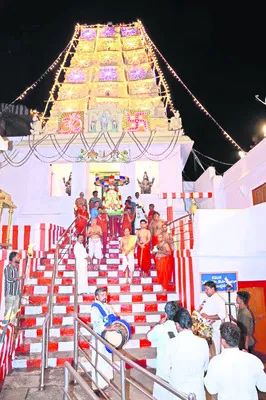 సూర్యప్రభ వాహనంపై ఊరేగిన శ్రీనివాసుడు