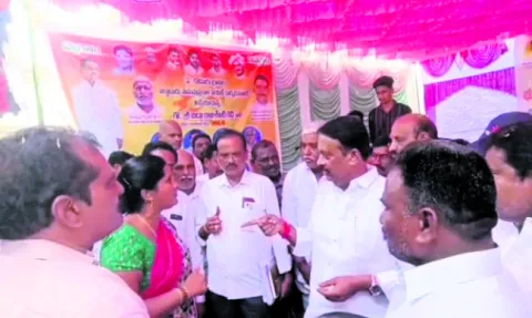 తమాషా చేస్తున్నావా.. నీ కథ చూస్తా!