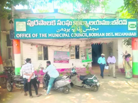 బోధన్‌లో ఒకే ఇంటిపై 10 ఓట్లు 