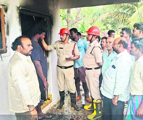 ఇంట్లో సామగ్రి అగ్నికి ఆహుతి  
